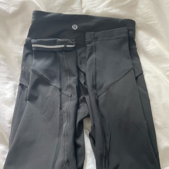 Grey lululemon athletic leggings, reflective bottom - Picture 2 of 3
